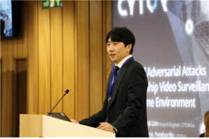 사이버 트러스트와 해양 보안 강화를 주제로 발표하는 전문가 모습.