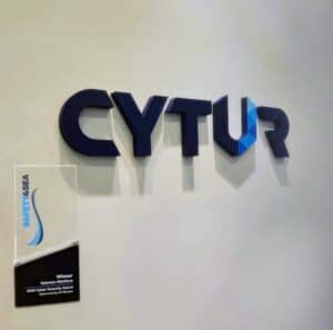 CYTUR 사이버보안 로고와 선박 수명주기 기반 해양 보안 솔루션.